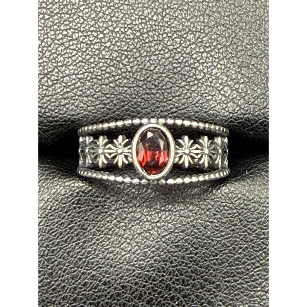 New Condition Sterling Silver Garnet Flowers Ring Size 10 K20